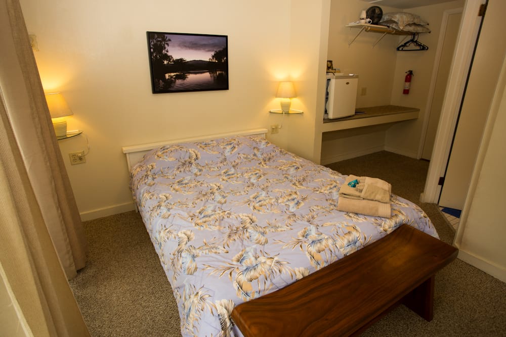 Picture of Deluxe-private-room-queen - Arnott's Lodging & Adventures