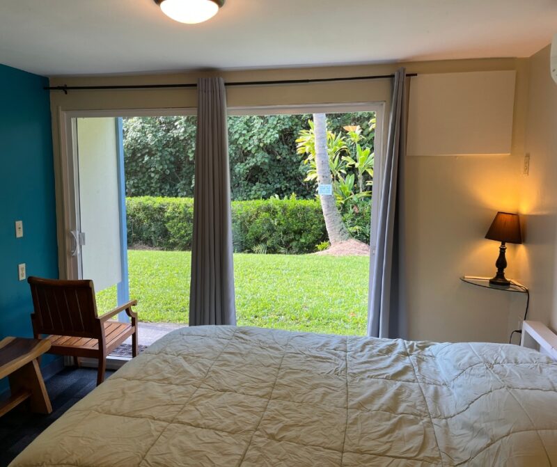 Cozy Bedroom 1 Queen Bed Hilo Hotels