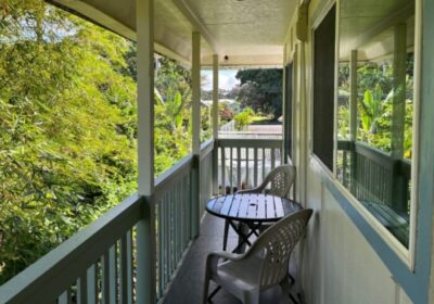 One-bedroom suite at Arnott's Lodge